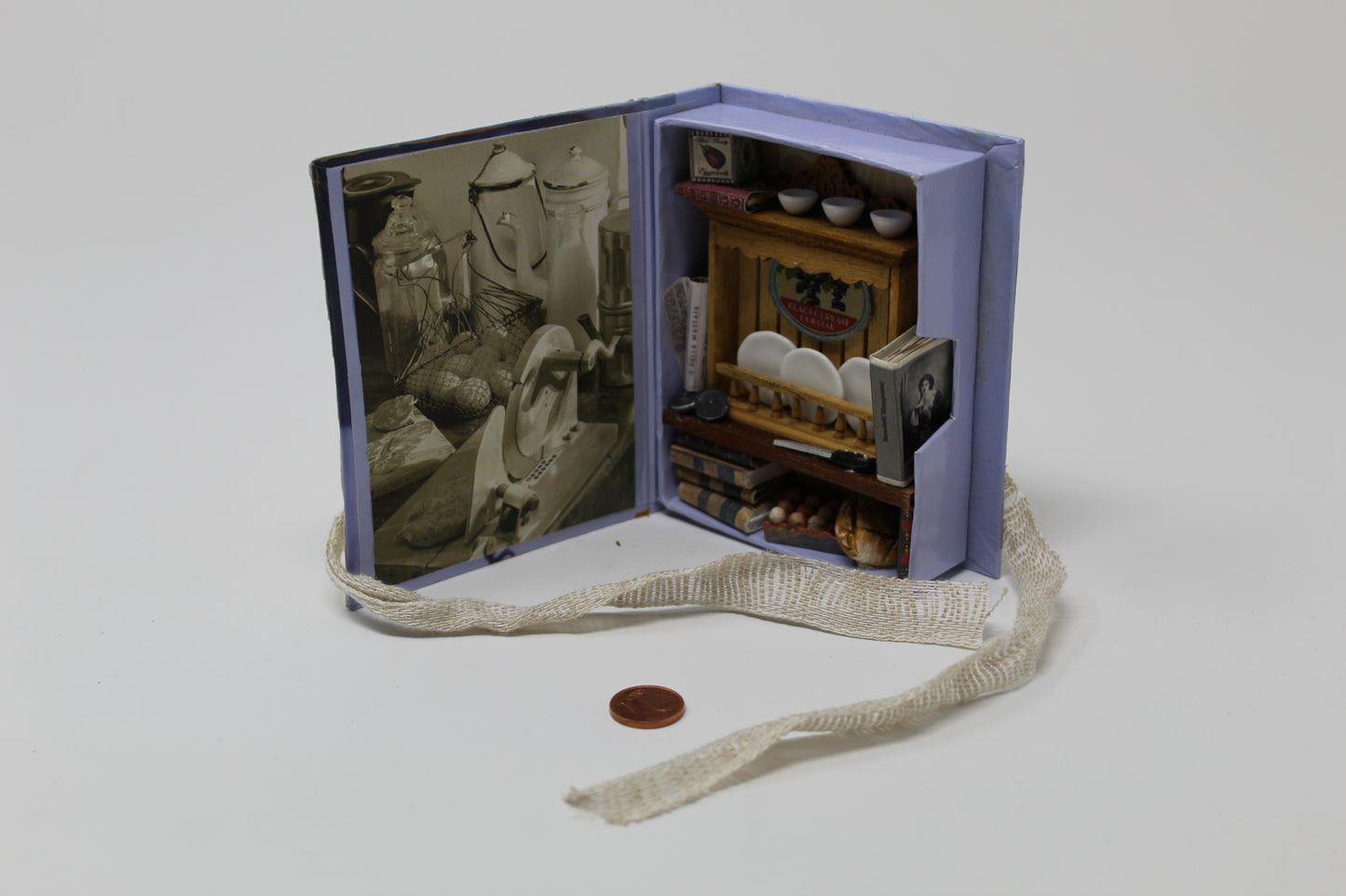 scatola con utensili per la cucina