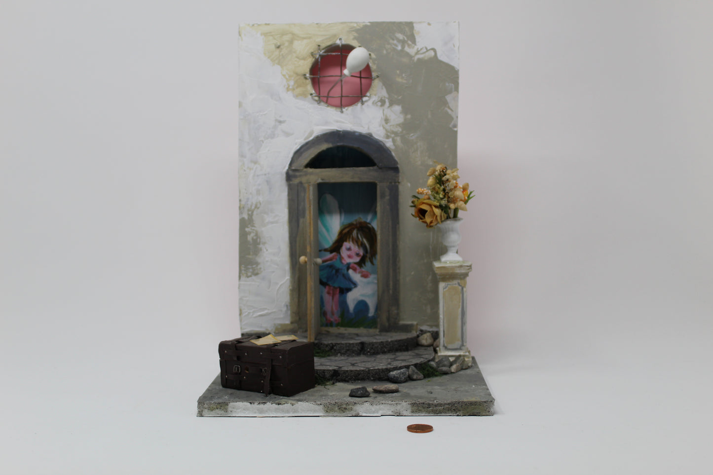 Porta e fatina con vaso