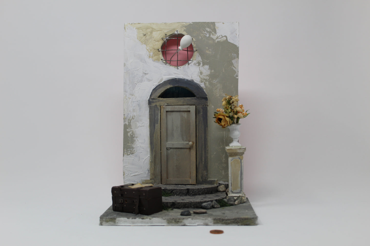 Porta e fatina con vaso
