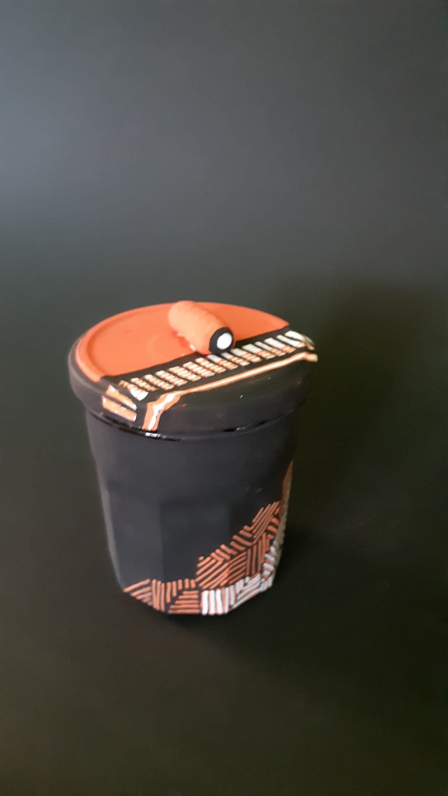 Vaso bianco nero arancio - NONèdabuttare