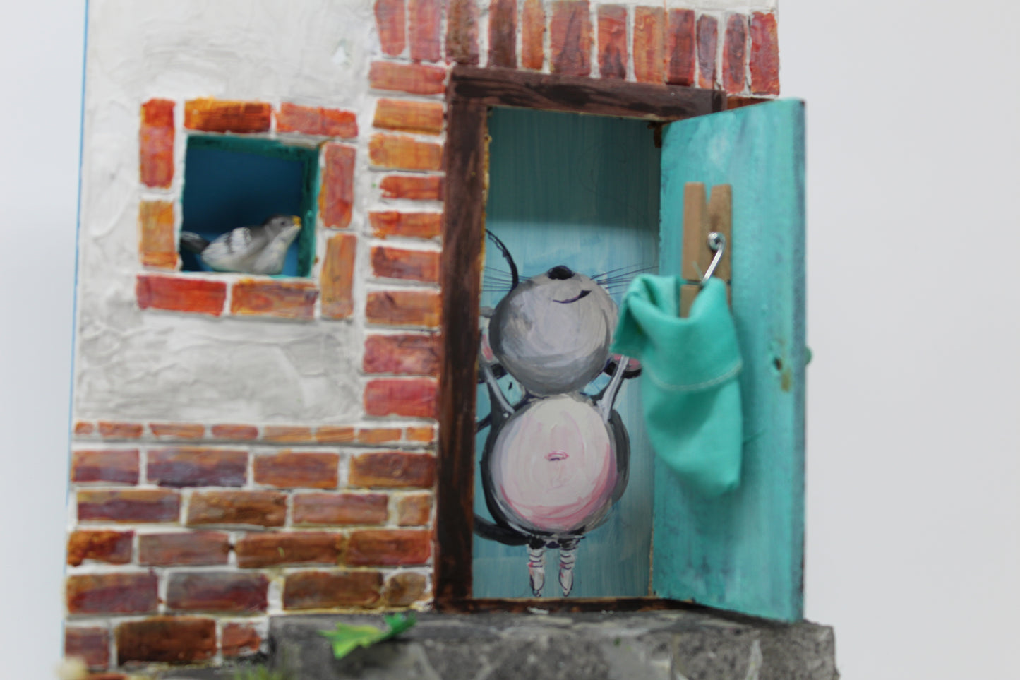 Porta con topolino azzurro e mattoncini