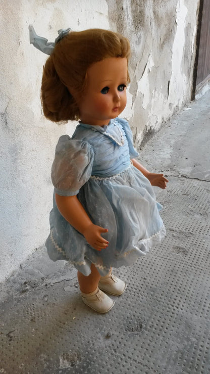 Bambola con vestito azzurro - NONèdabuttare